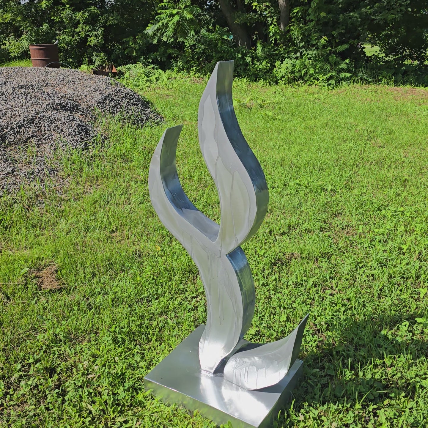 SILENCIEUSE R (SCULPTURE EN ACIER)